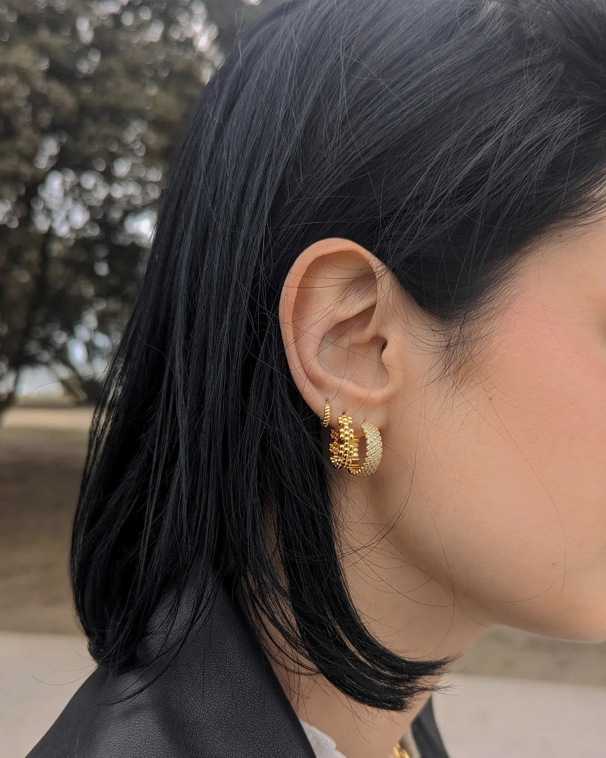 MEDIUM FLEUR HOOP EARRINGS